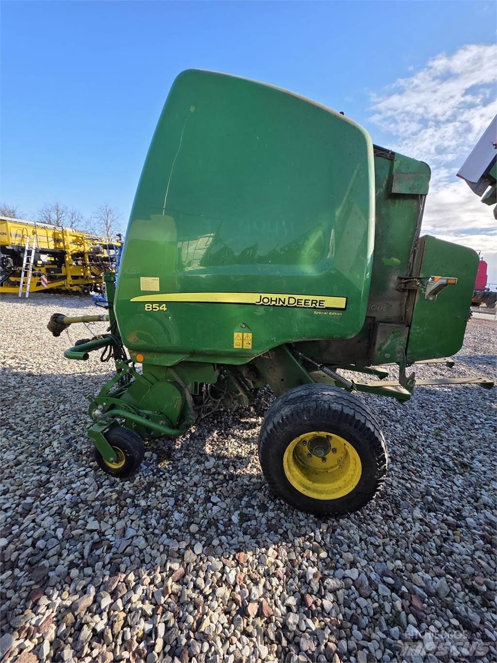 John Deere 854 Körbálázók