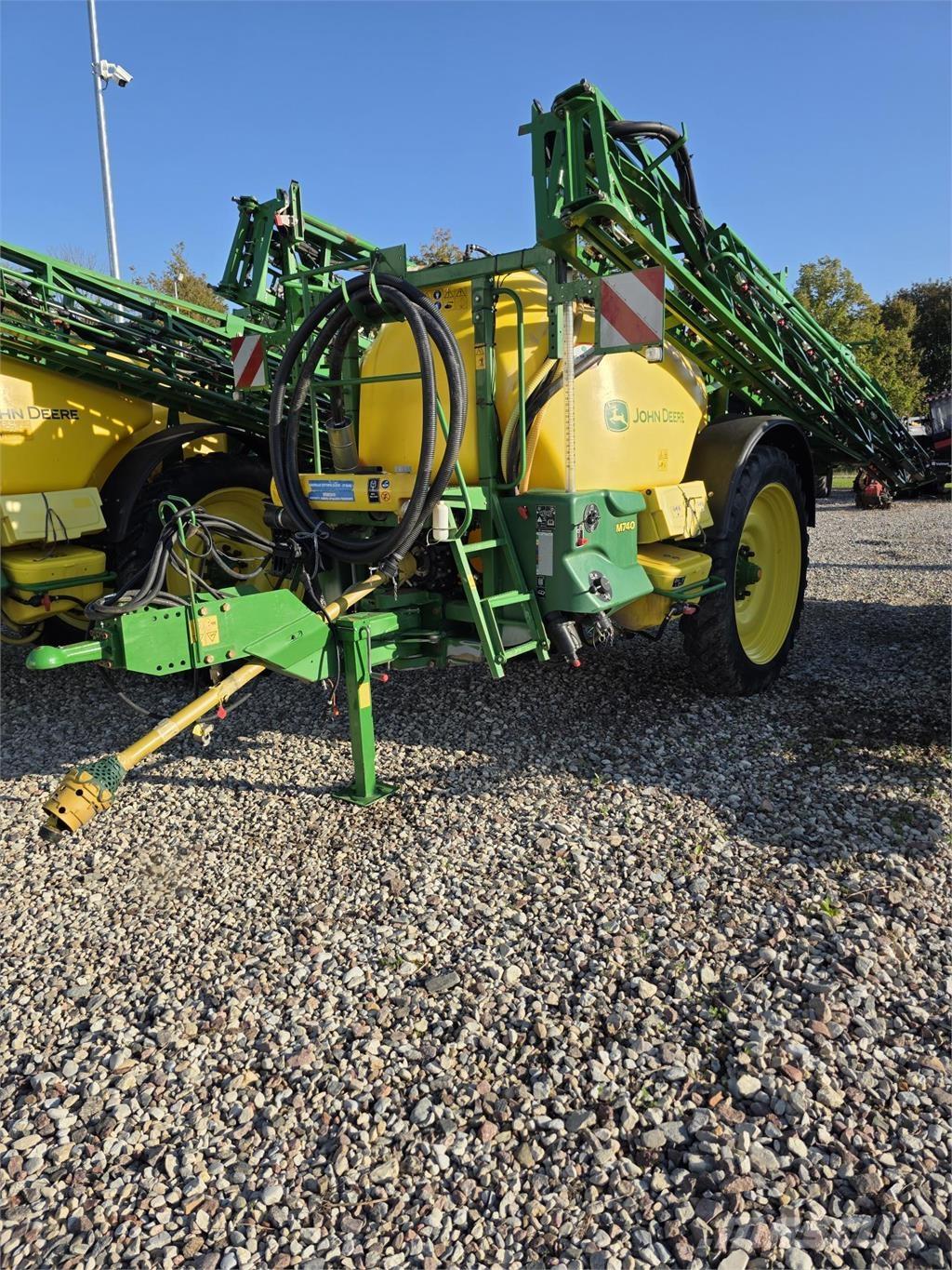 John Deere M740 Vontatott trágyaszórók