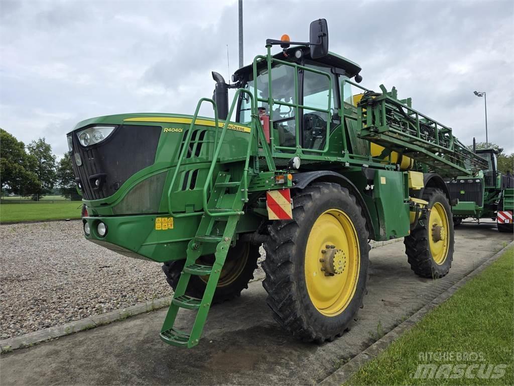 John Deere R4040i Vontatott trágyaszórók