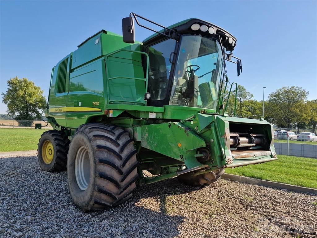 John Deere T670 Kombájnok