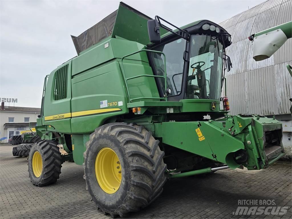 John Deere T670 Kombájnok