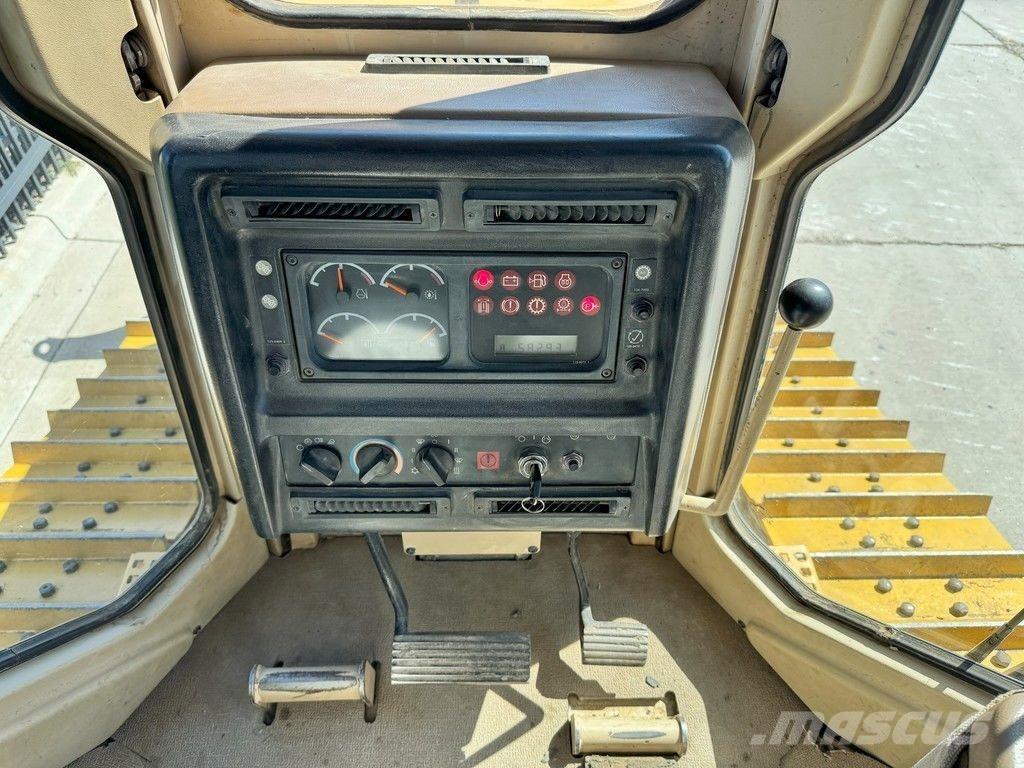 CAT D5M XL lánctalpas dózerek