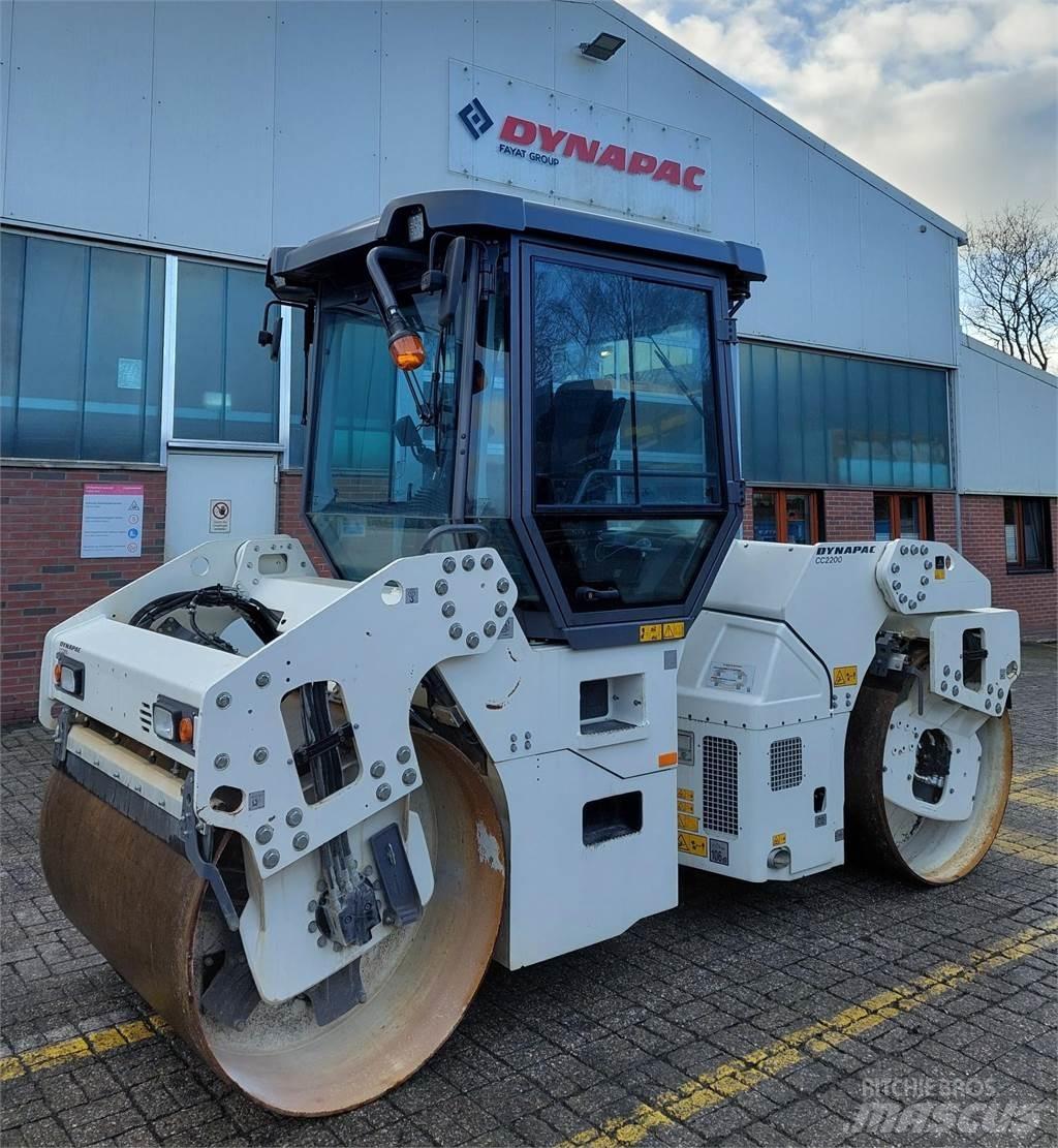 Dynapac CC2200 Ikerdobos hengerek