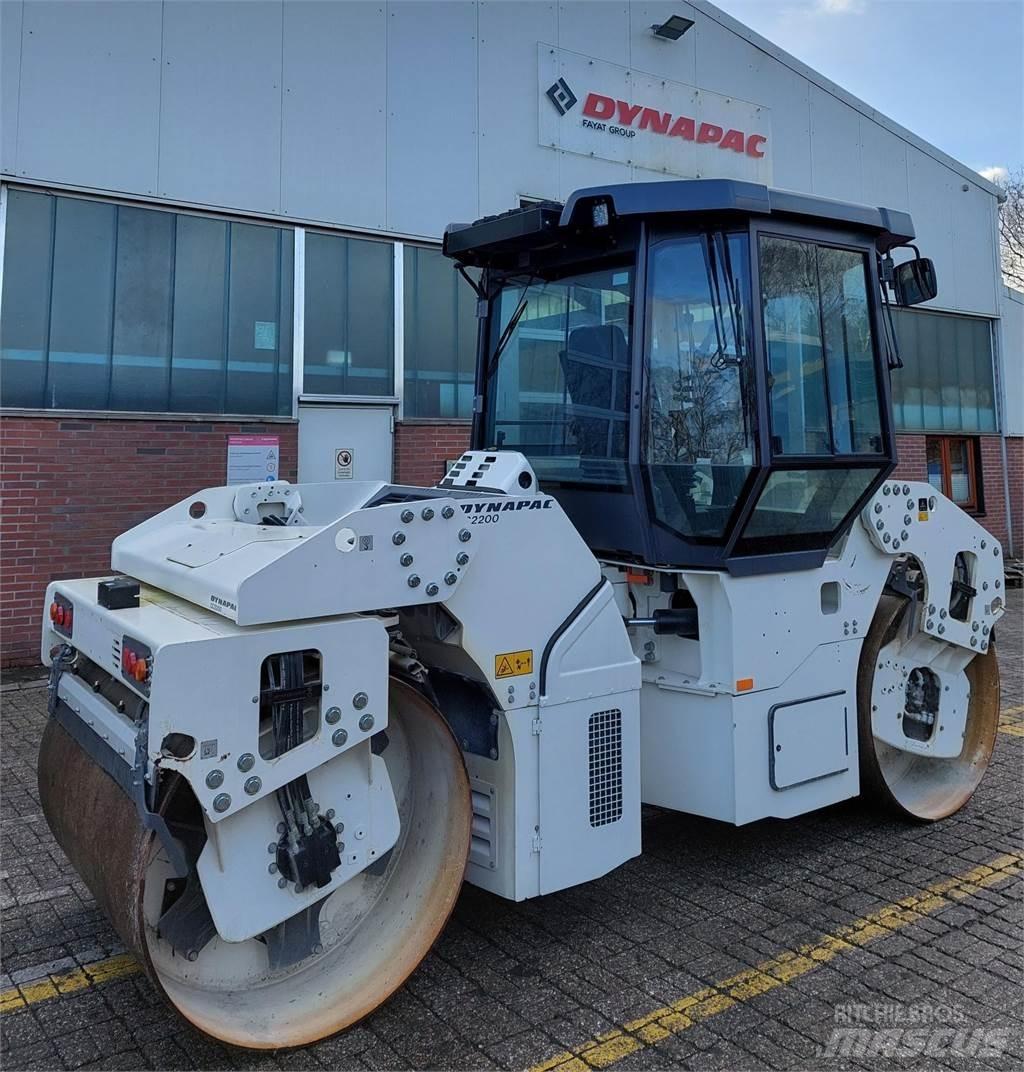 Dynapac CC2200 Ikerdobos hengerek