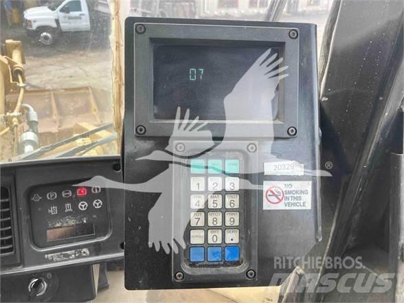 CAT 972G Gumikerekes homlokrakodók
