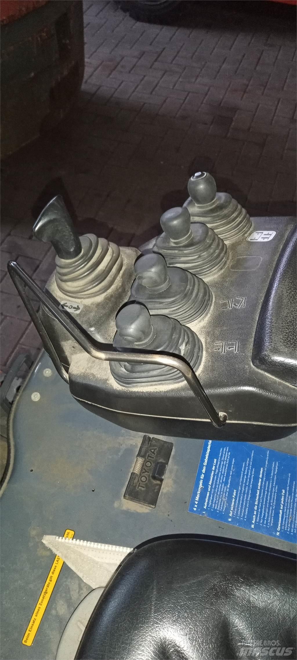 Toyota 8FBEKT18 Elektromos targoncák