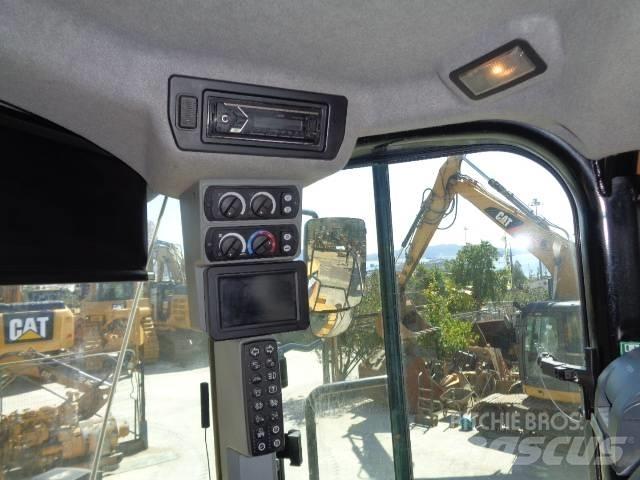 CAT 980M Gumikerekes homlokrakodók