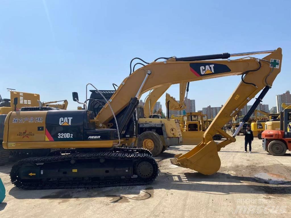 CAT 320 D 2 Közepes (midi) kotrók 7 t - 12 t