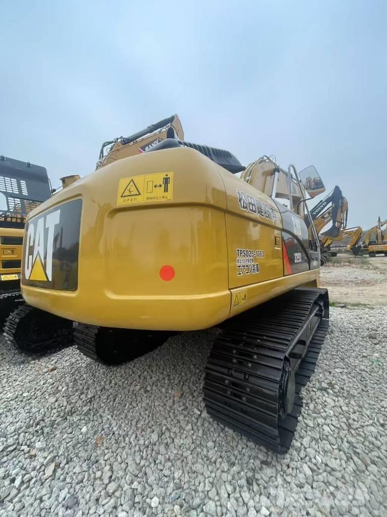 CAT 329D2L Lánctalpas kotrók