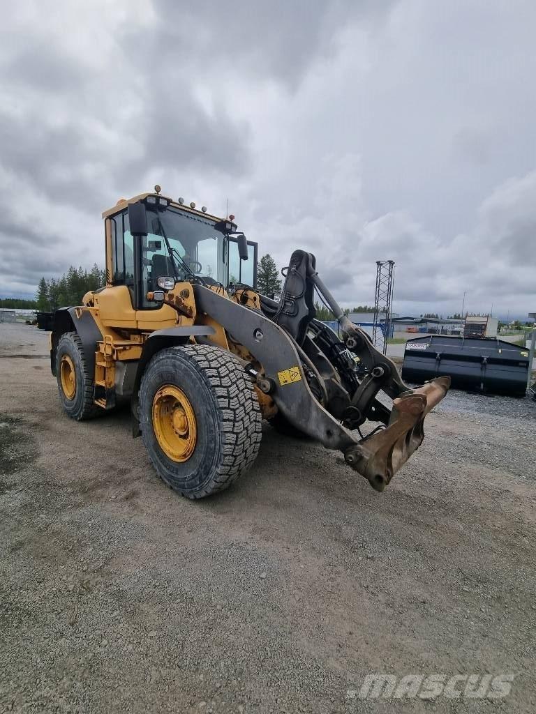 Volvo L 90 F Gumikerekes homlokrakodók