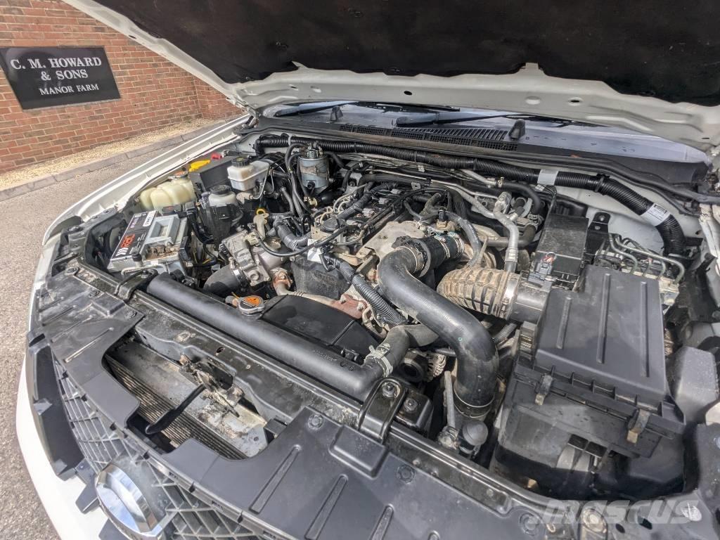 Nissan Navara Kis teherszállító/Platós kocsi