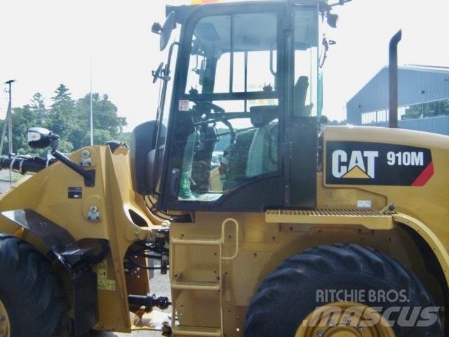 CAT 910 M Gumikerekes homlokrakodók