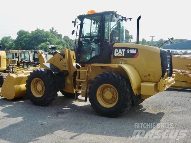 CAT 910 M Gumikerekes homlokrakodók