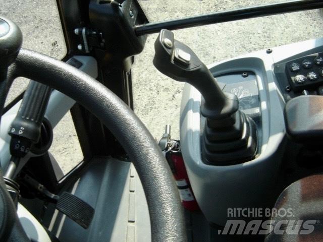 CAT 910 M Gumikerekes homlokrakodók
