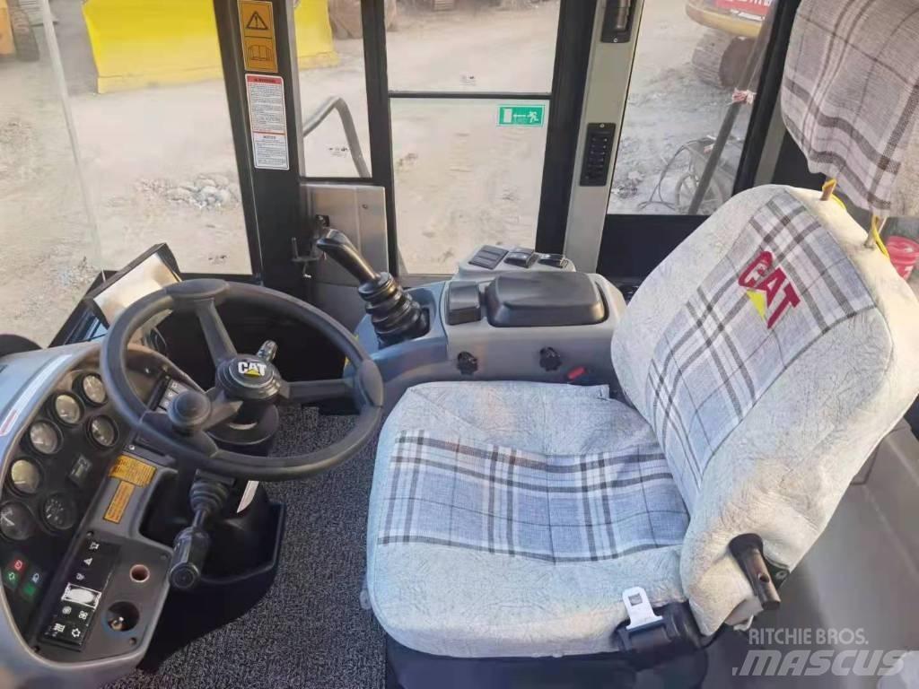 CAT 966 H Gumikerekes homlokrakodók