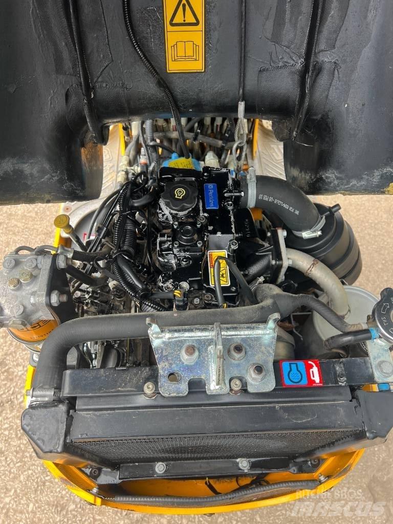 JCB 8008 CTS Mini kotrók < 7t