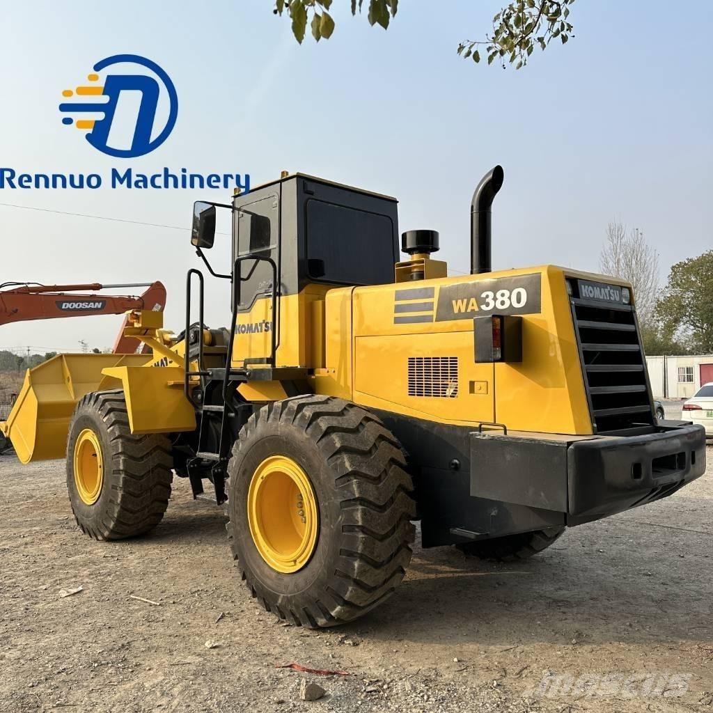 Komatsu WA380 Gumikerekes homlokrakodók