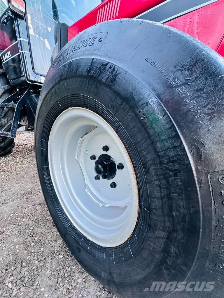 CASE 844 XL Traktorok