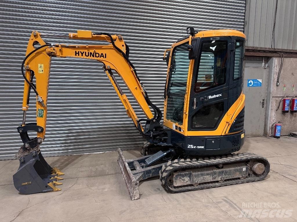 Hyundai R25Z-9 AK Mini kotrók < 7t