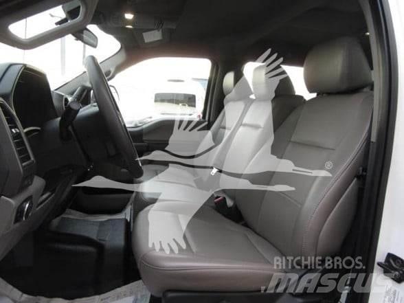 Ford F350 Platós / Ponyvás teherautók