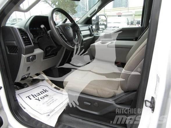 Ford F550 Platós / Ponyvás teherautók