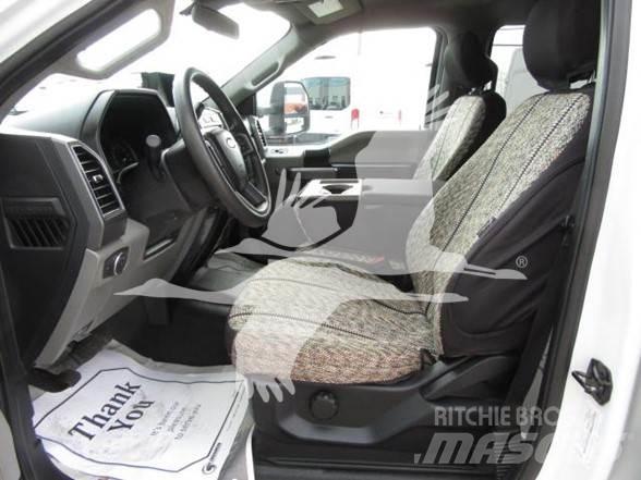 Ford F550 Platós / Ponyvás teherautók