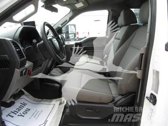 Ford F550 Platós / Ponyvás teherautók
