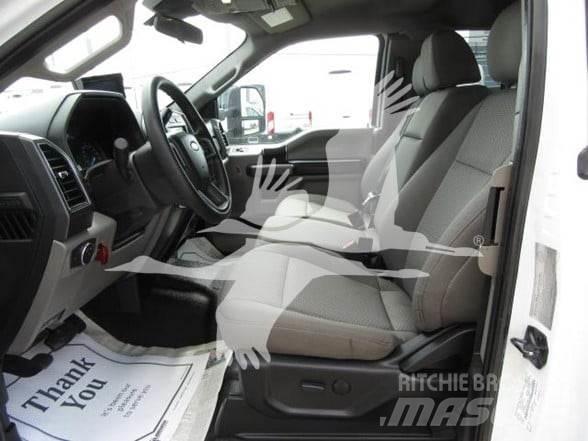 Ford F550 Platós / Ponyvás teherautók
