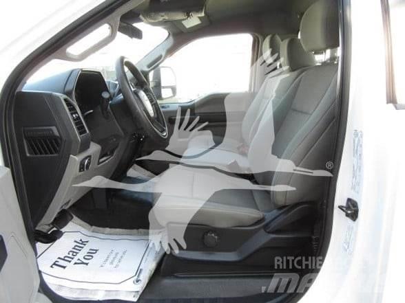 Ford F550 Platós / Ponyvás teherautók