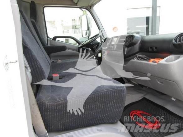 Hino 195 Platós / Ponyvás teherautók