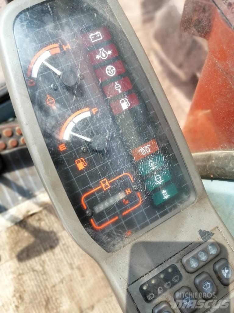 Hitachi EX 120 -3 Lánctalpas kotrók
