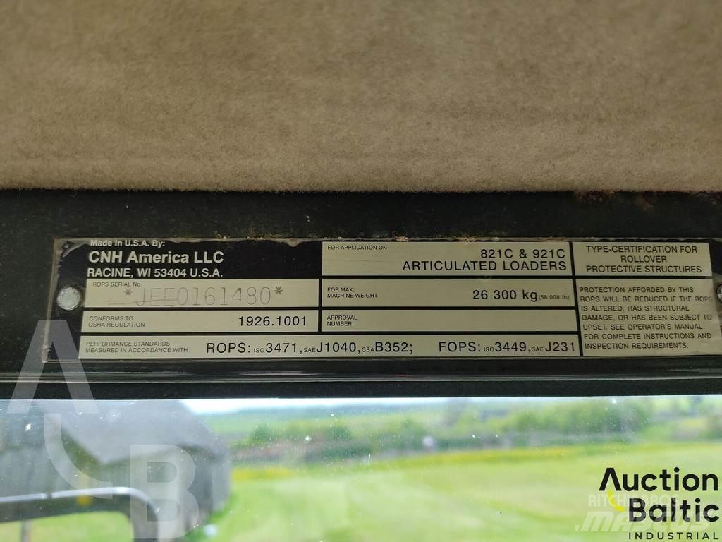 CASE 821 C Gumikerekes homlokrakodók