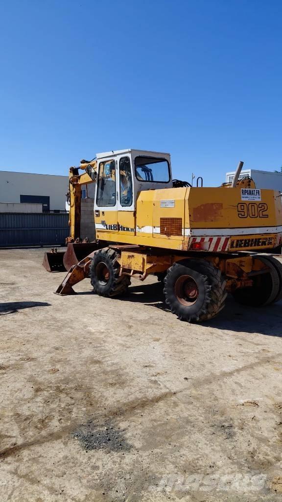 Liebherr A 902 Gumikerekes kotrók