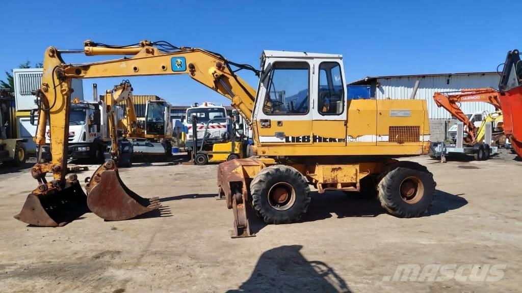 Liebherr A 902 Gumikerekes kotrók