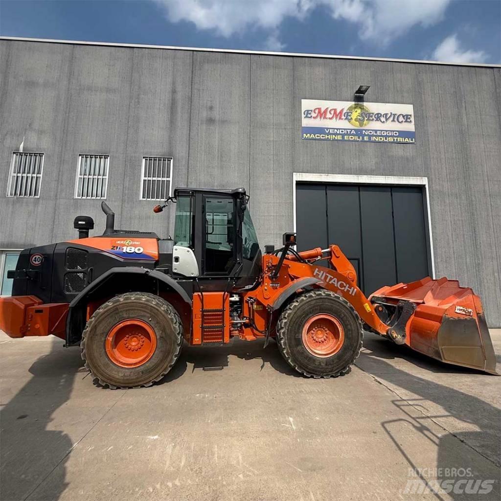 Hitachi ZW180-6 Gumikerekes homlokrakodók