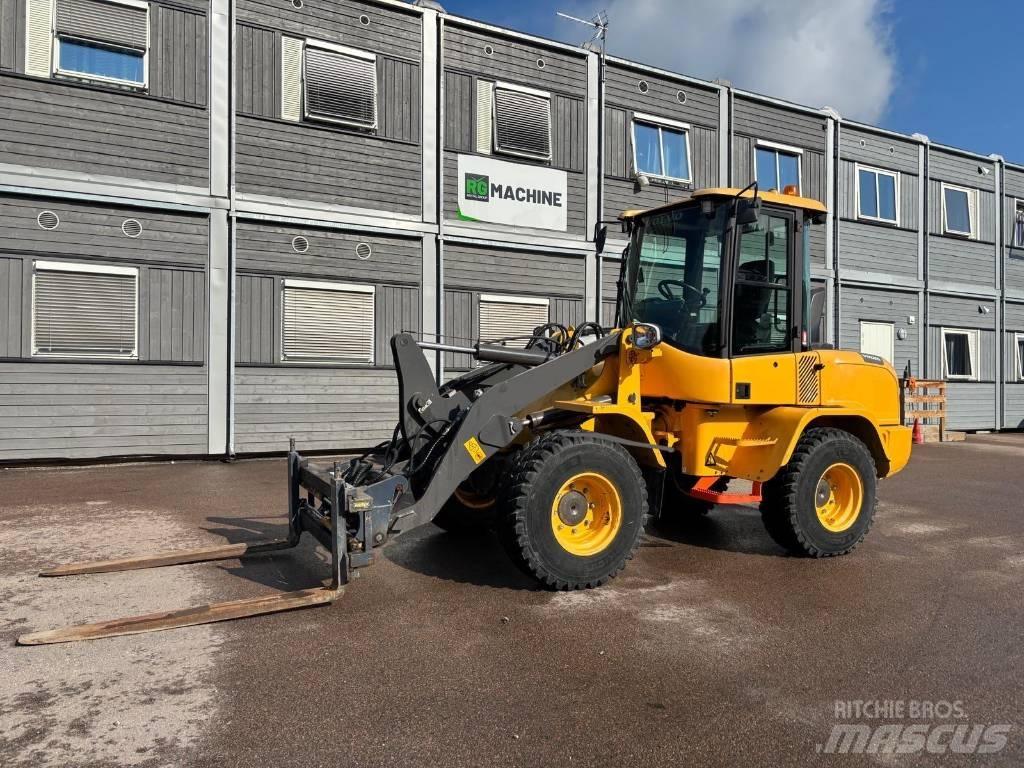 Volvo L 30 GS Gumikerekes homlokrakodók
