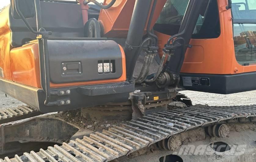 Doosan DX220 Lánctalpas kotrók