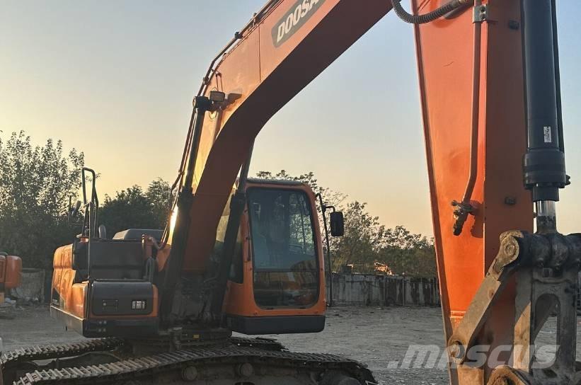 Doosan DX220 Lánctalpas kotrók