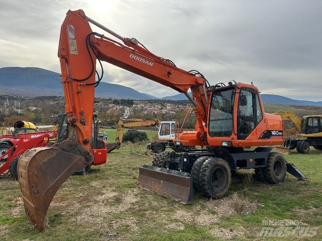 Doosan Solar 160 W V Gumikerekes kotrók