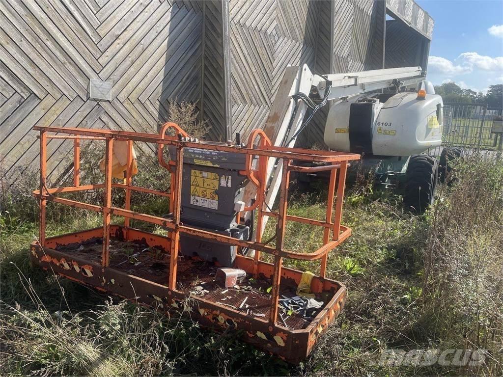 JLG 600AJ Karos emelők