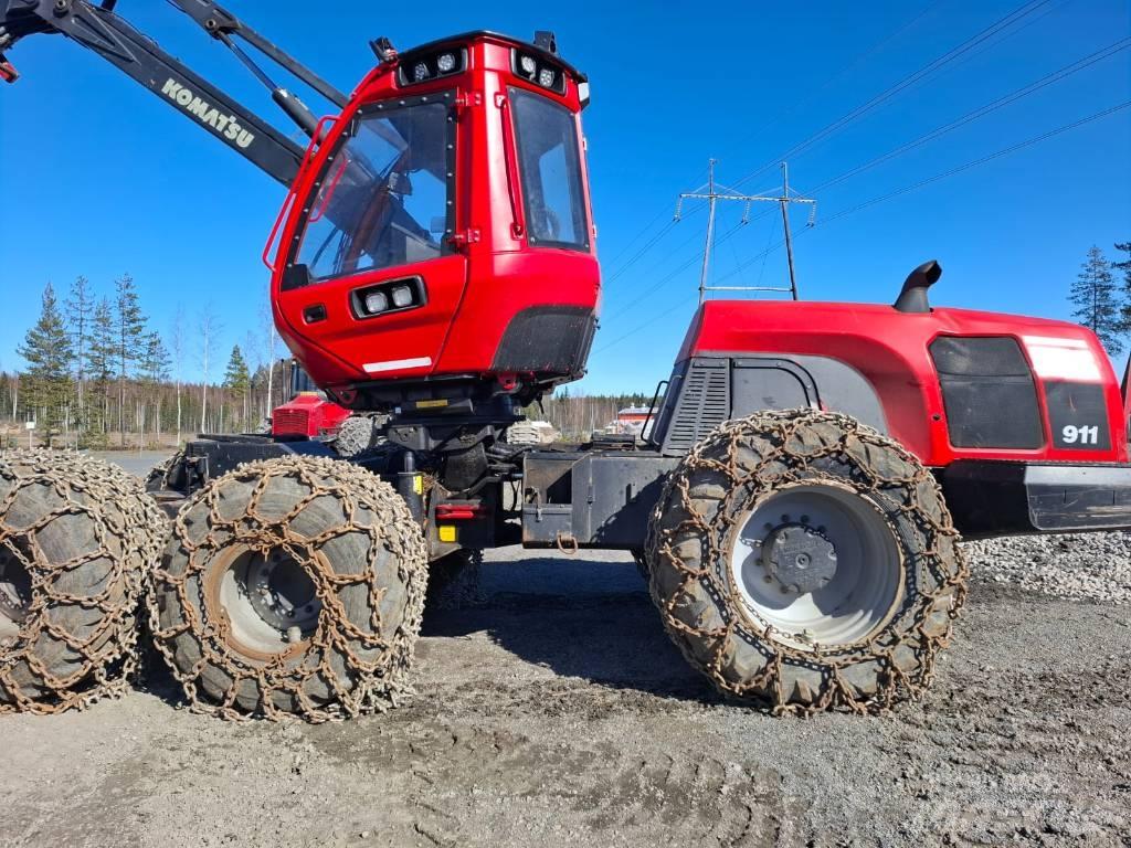 Komatsu 911 Betakarítók
