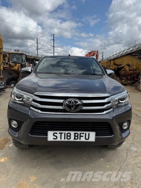 Toyota Hilux Kis teherszállító/Platós kocsi