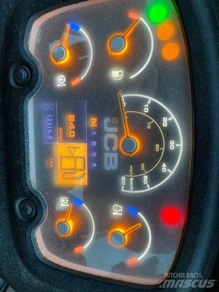 JCB 411 HT T4i Gumikerekes homlokrakodók