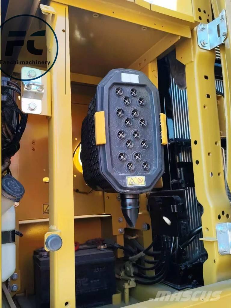 CAT 323 Lánctalpas kotrók