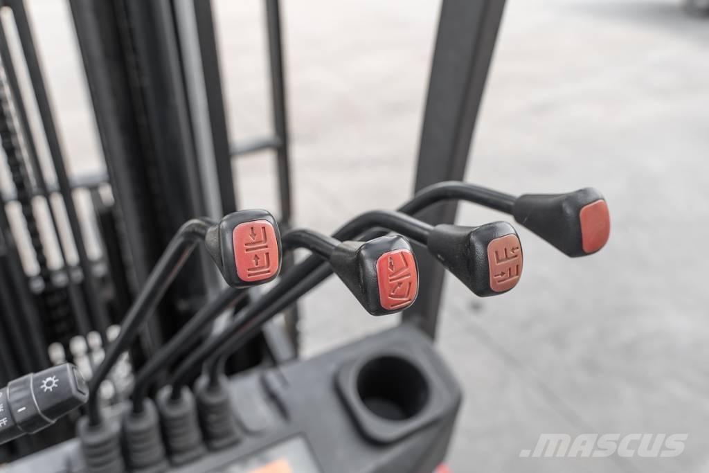 Manitou MI 25 D Dízel targoncák