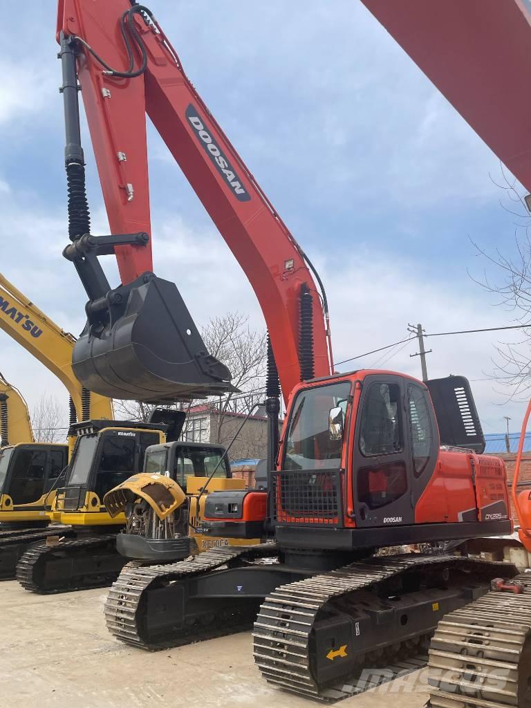 Doosan DX 225 Lánctalpas kotrók