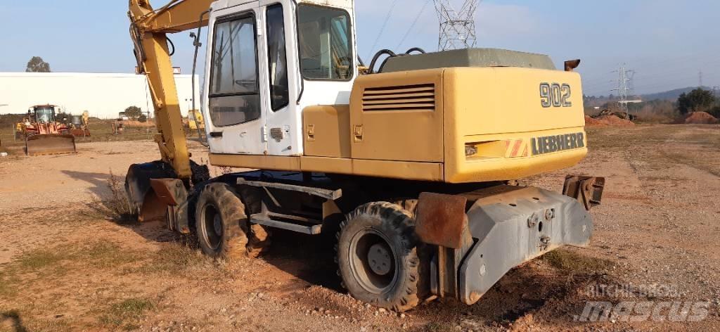 Liebherr A 902 Gumikerekes kotrók