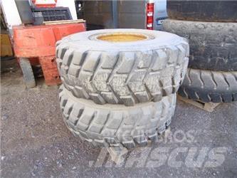  VKT 20,5x25 Gumiabroncsok, kerekek és felnik