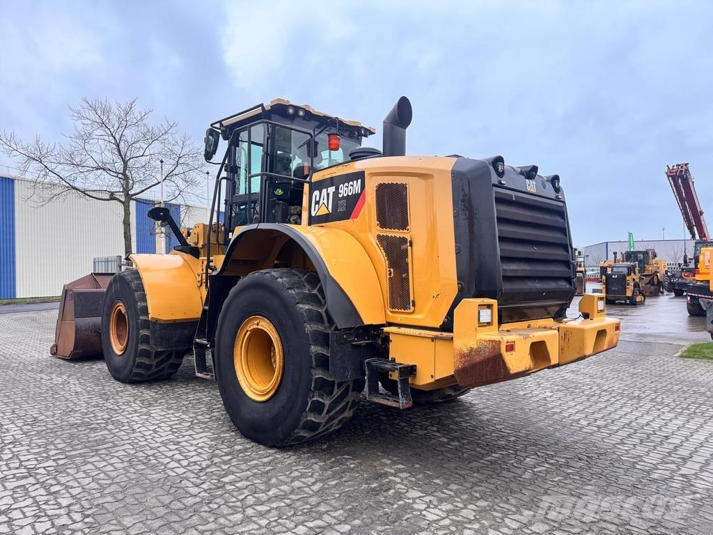CAT 966 M NVT Gumikerekes homlokrakodók