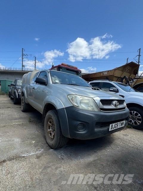 Toyota Hilux Kis teherszállító/Platós kocsi